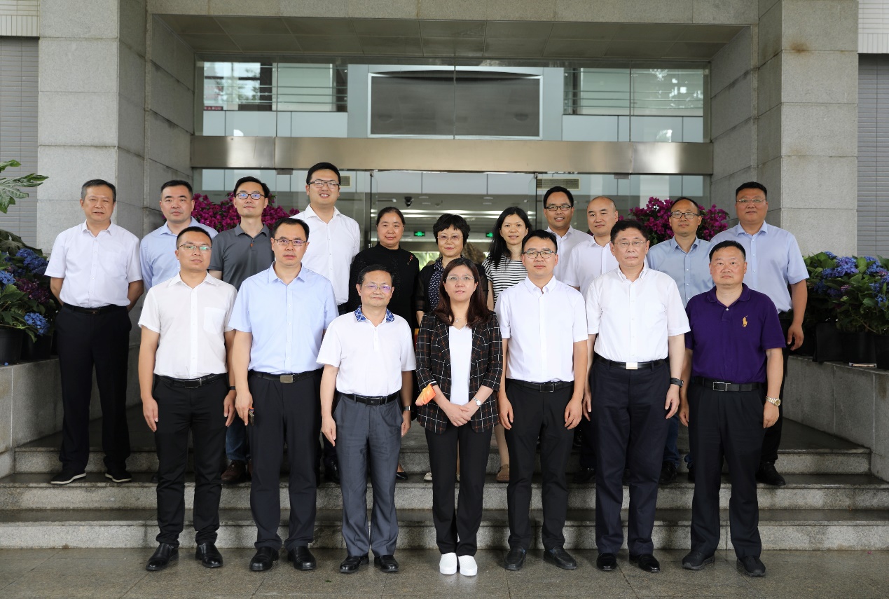 新利(中国)xinli·官方网页版,与东南大学签订产学研战略合作协议，瞿磊获颁“东南大学至善教育贡献奖”